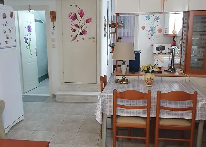 Meli's House By Alp Hospitality Services דירה